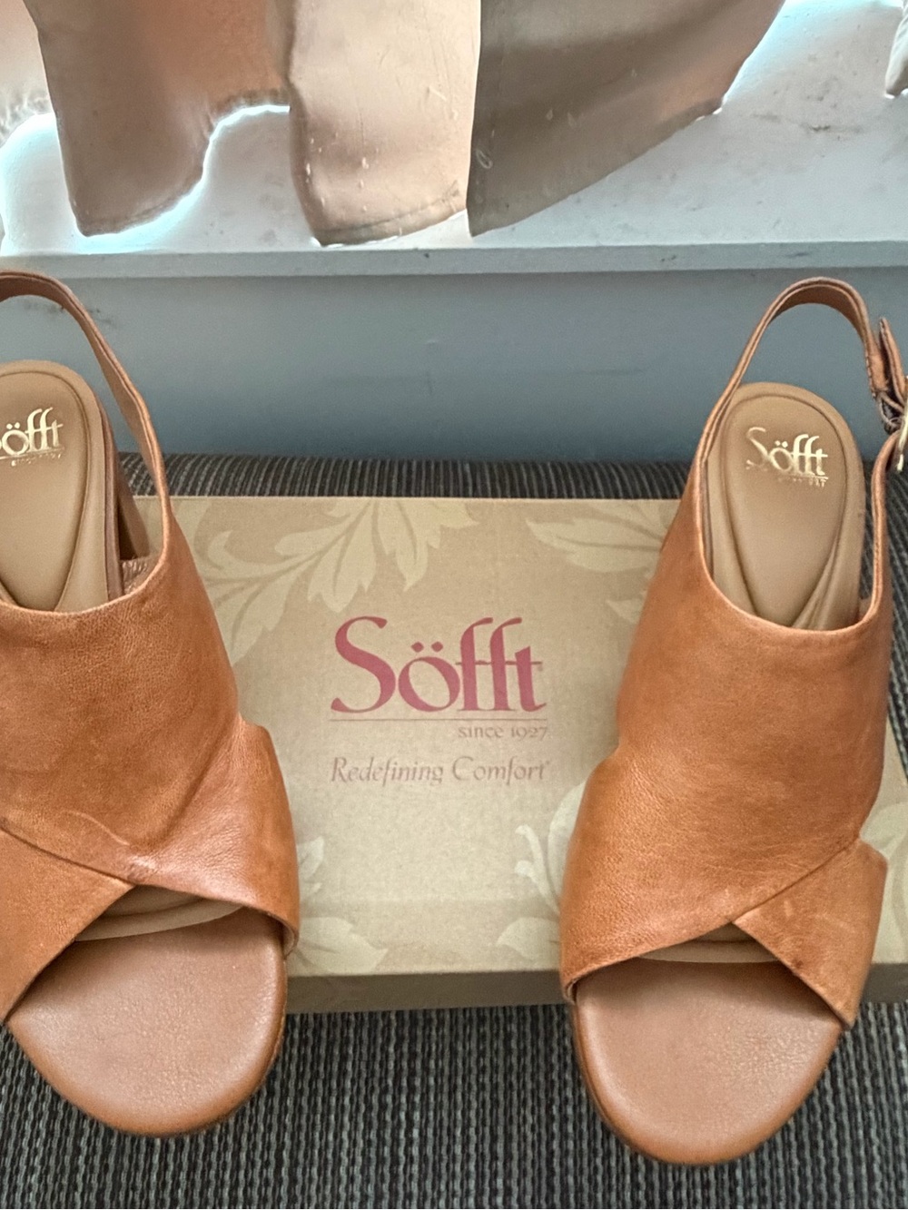 Sofft Women's Tan Slingback Leather Sandals